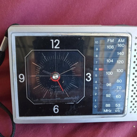 Vintage Radio Shack 12-1549 (Realistic) Chronomatic-242 Radio, Clock & Alarm - Picture 3 of 11